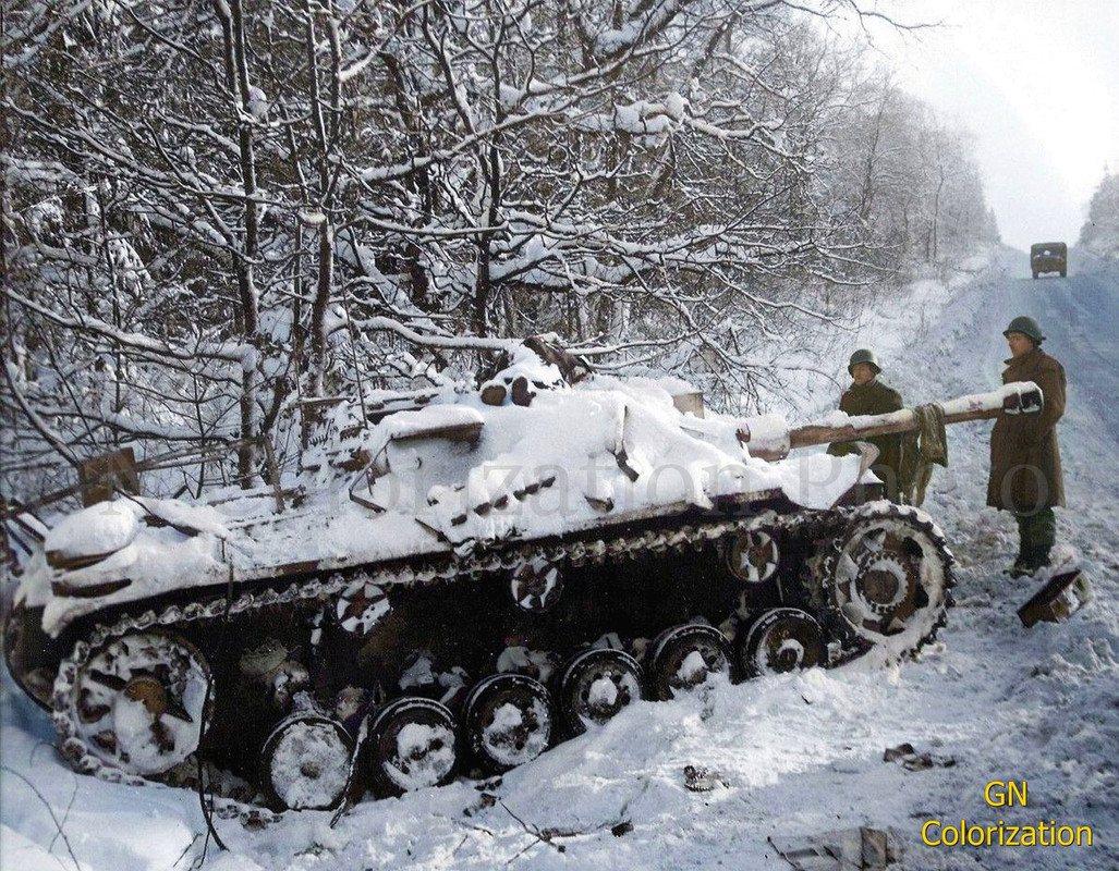 Le Stug III - Page 2 Stug-III-dans-les-Ardennes