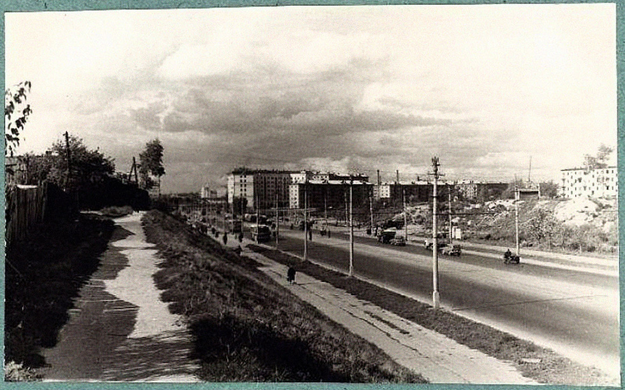 У путепровода - 2