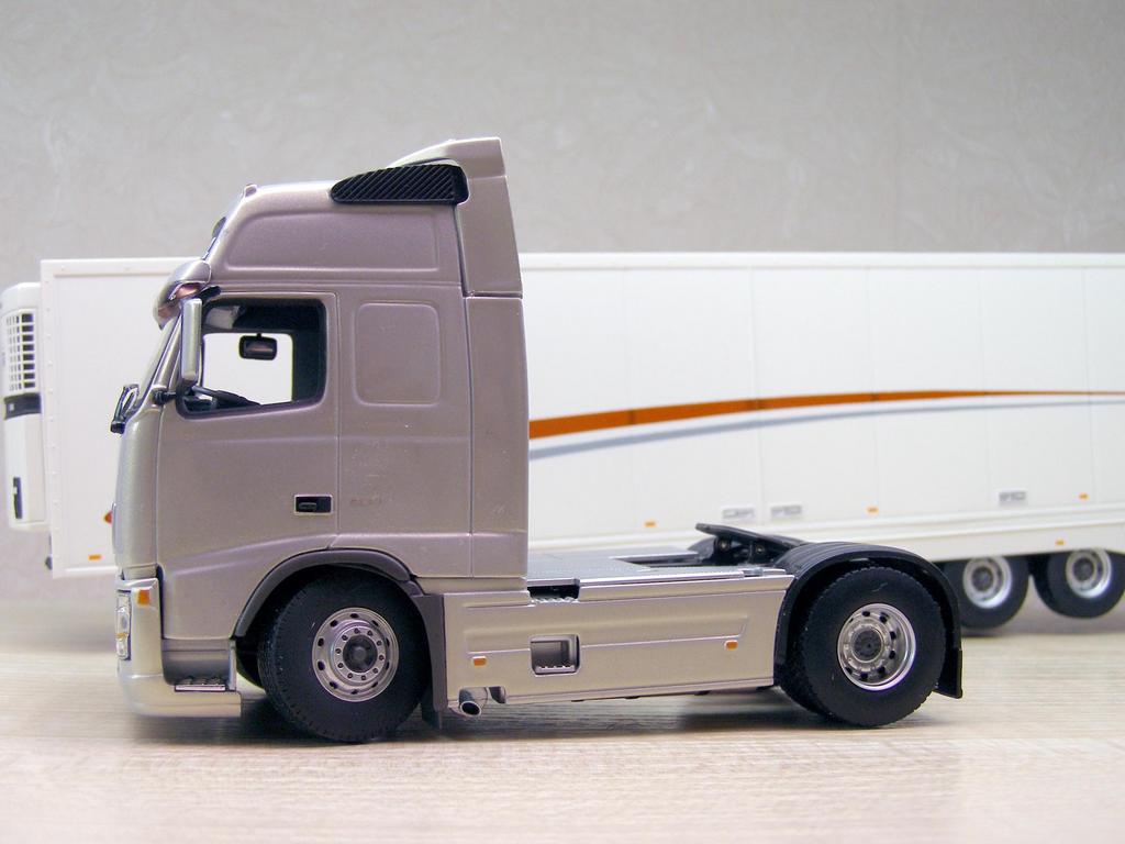 Volvo FH12 w Trailer (3)