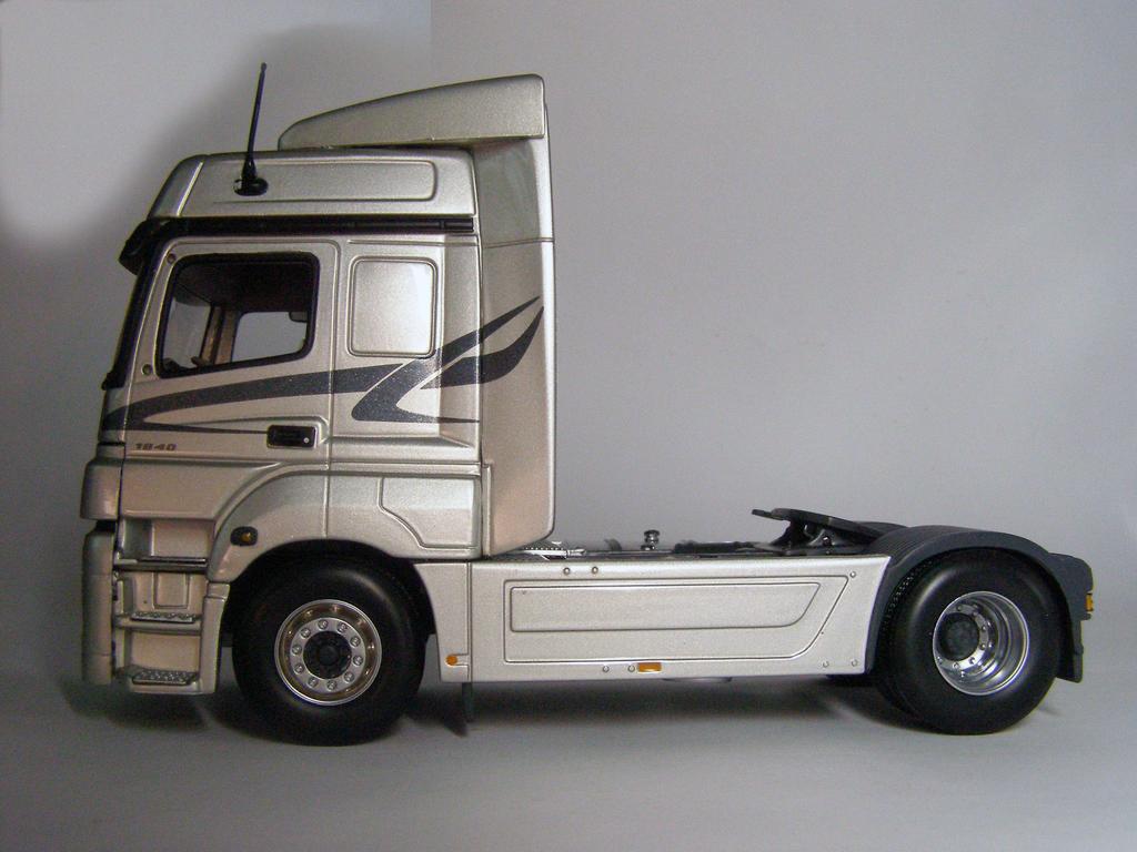 Mercedes Benz Axor by Minichamps (7)