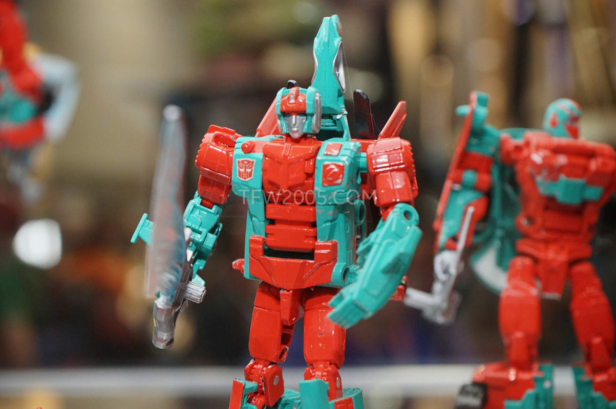 SDCC2015-Hasbro-Case-Transformers-Combiner-Wars-