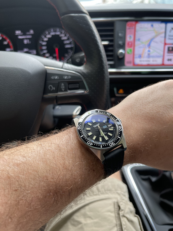 32B065F1-F380-427B-BFB7-4FFDD63659D2