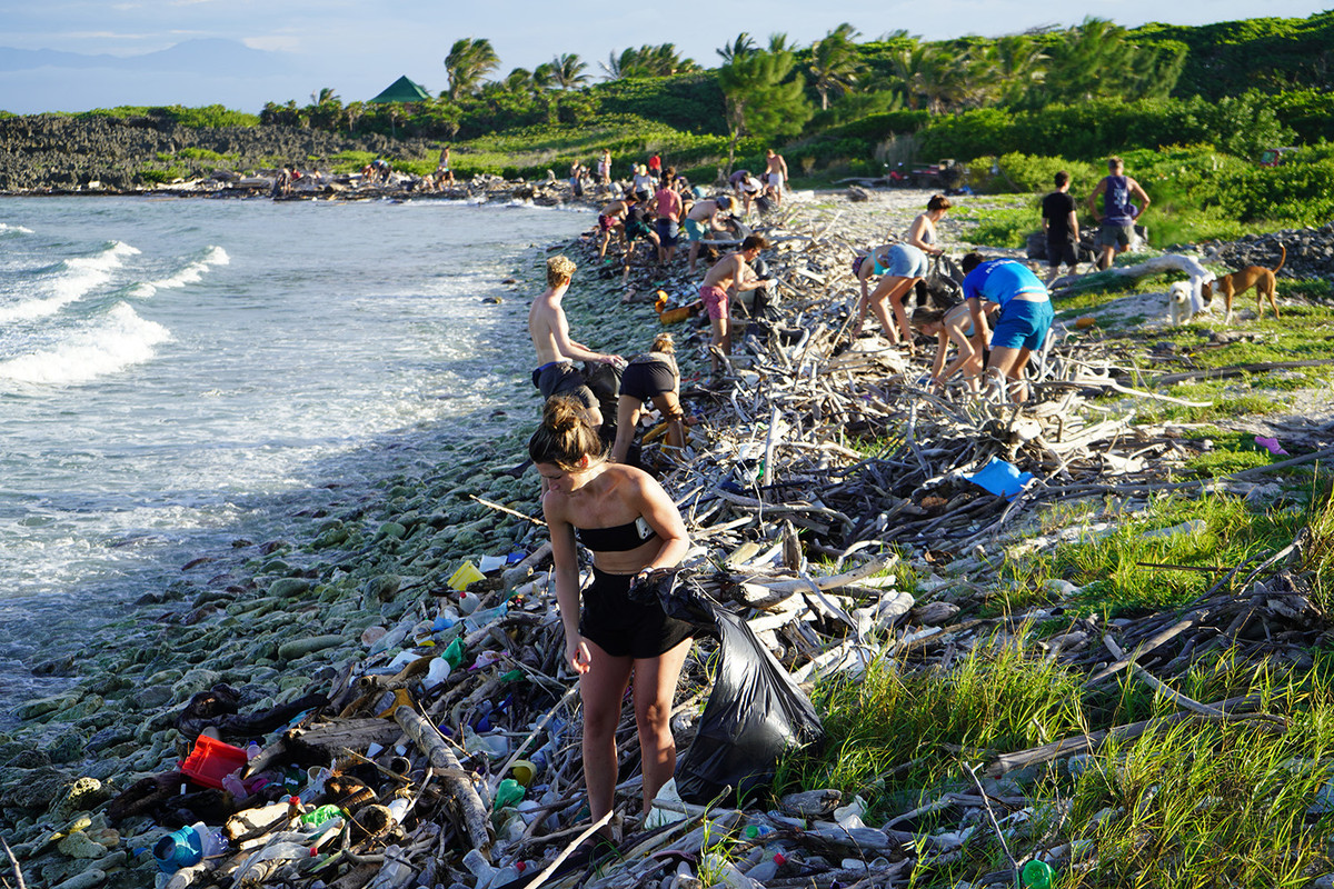 beach-clean-up-small-giveth.jpg