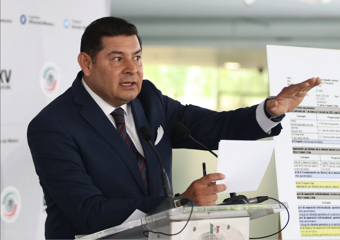 Senador de Morena manifesta su extrañeza con el embajador Ken Salazar