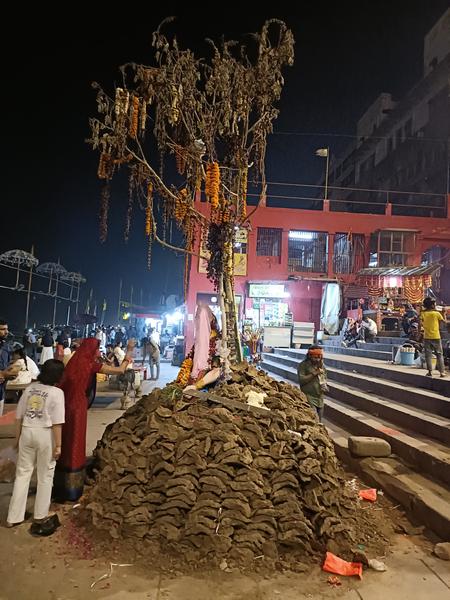 https://i.postimg.cc/ZKKd73DG/Varanasi-(3).jpg
