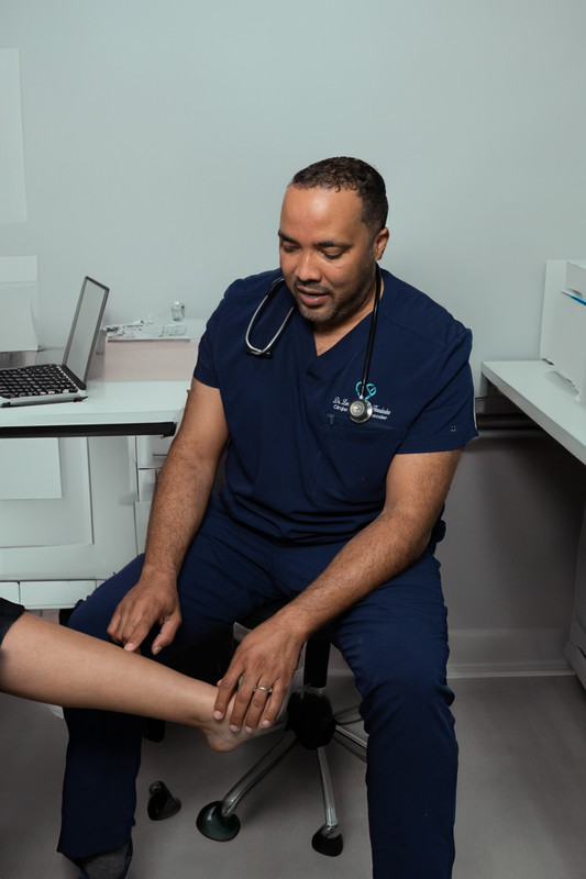 Dr. Lorenzo García cirujano cardiovascular San Francisco de Macorís