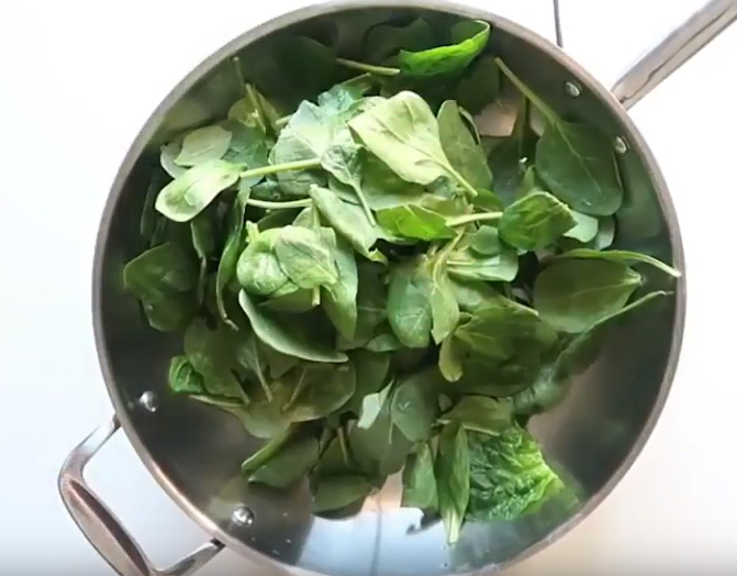 Spinach and Cheddar Scrambled Eggs