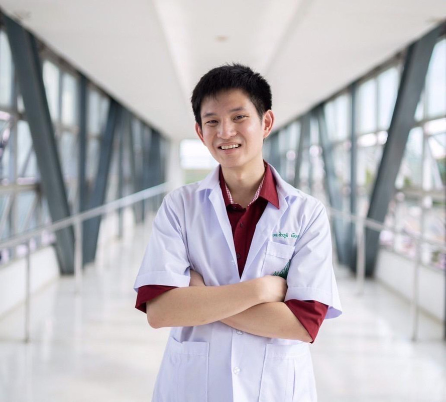 อ.นพ.สิรภูมิ เนียมสนิท กุมารแพทย์โรคระบบหายใจและเวชบำบัดวิกฤต คณะแพทยศาสตร์ มหาวิทยาลัยขอนแก่น