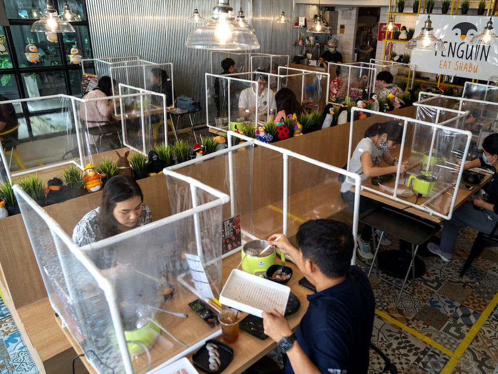 Sekat plastik restoran hotpot Thailand.
