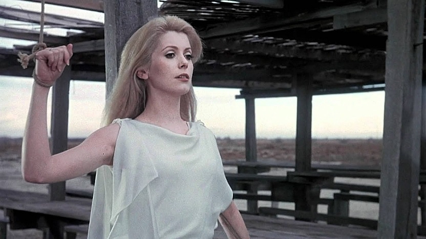 SPY-WHO-LOVED-ME-DENEUVE-FOTOR.jpg