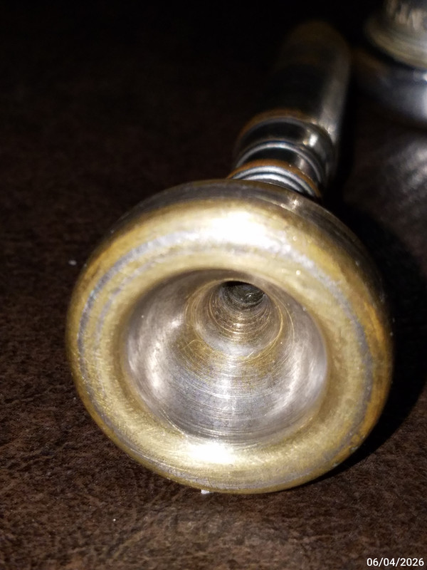 ITEM 3 Bach New York trumpet 10 5C (4)