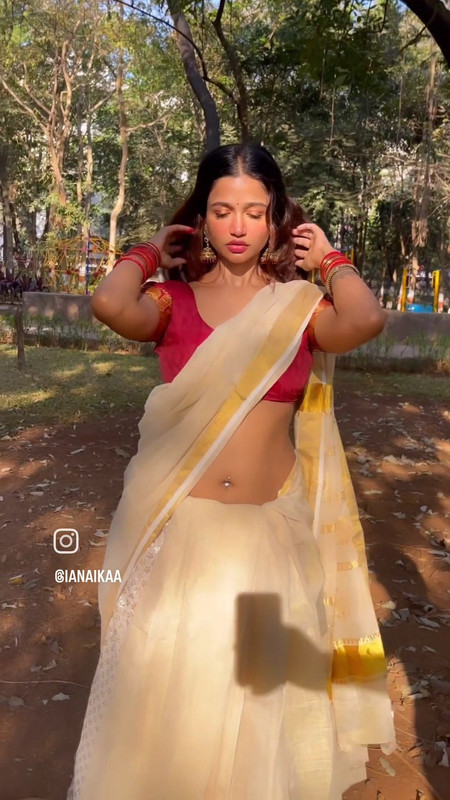 [Image: hot-model-pierced-navel-in-kerala-saree-...16-362.jpg]