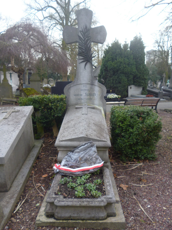 3240px-TOMBE-D-ALBERT-SAMAIN