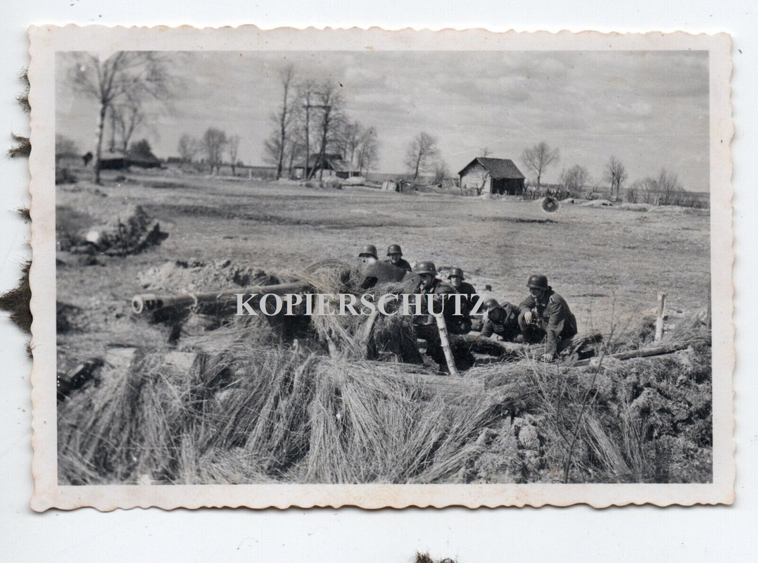 Russland Dorf Hütte Gehöft Pak Stellung Geschütz Tarn Camo Frontschwein