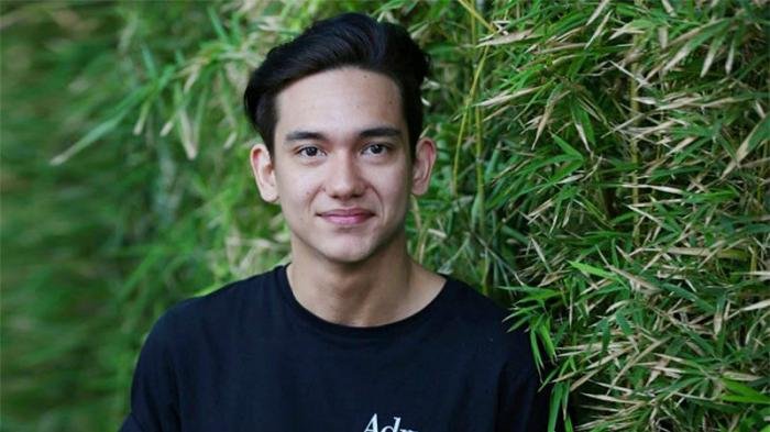adipati-dolken-20180405-072034.jpg