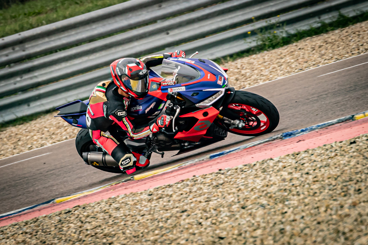 F6DDE51B-5D78-4566-B3FA-3BA596FC0D7C