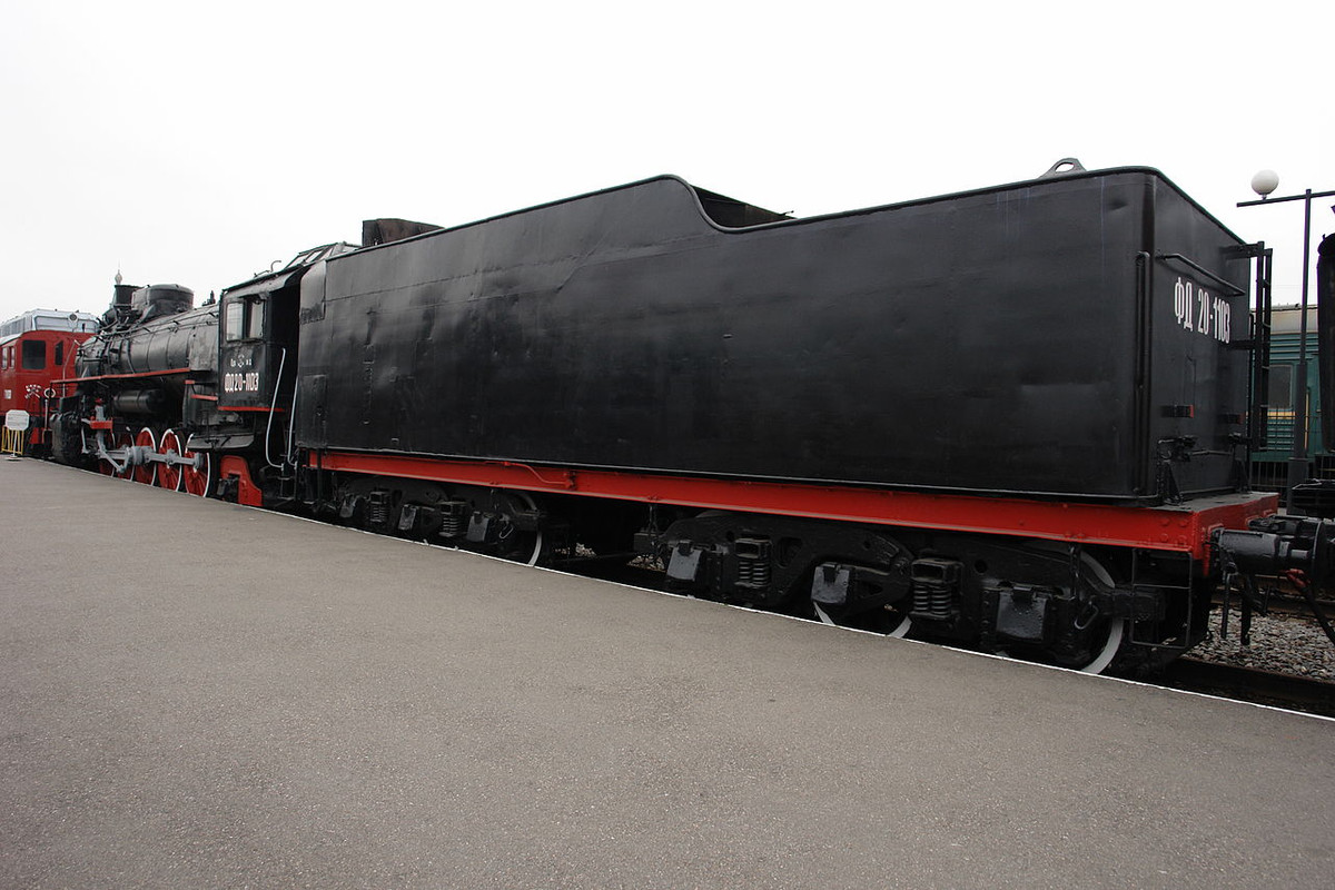 La locomotive ФД20 ou FD20 FD-20-1103-la-gare-ferroviaire-de-Varshavsky