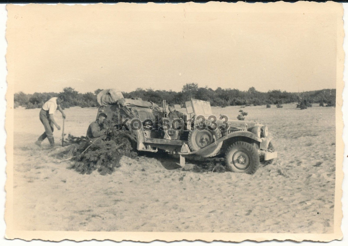 Foto Stoewer M 12 Kübelwagen im Sand festgefahre