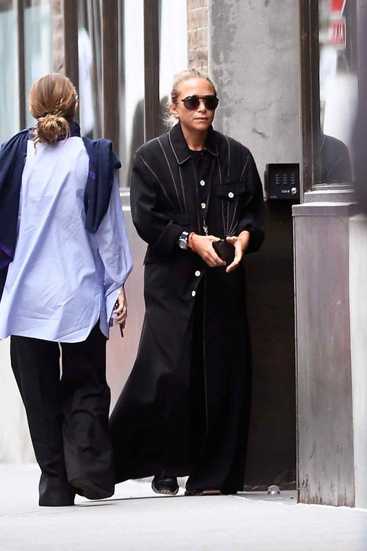 Mary-Kate-Ashley-Olsen-POTD-30-Aug-2019-Vogue-Int-Splash-News