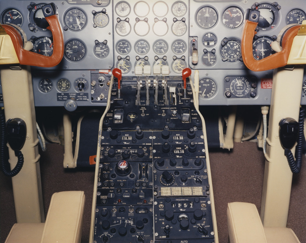 D4C 3945 Jul-60 Model 220 interior