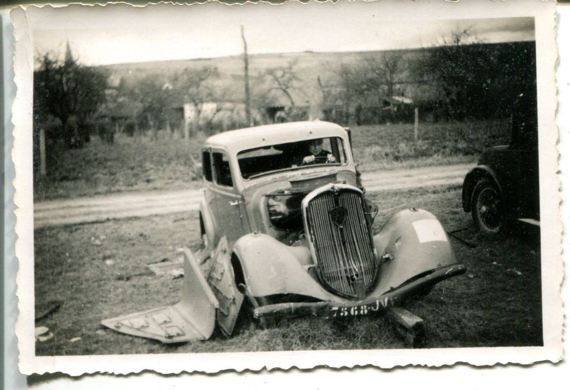 Orig.Foto zerstörtes Auto PKW WW2