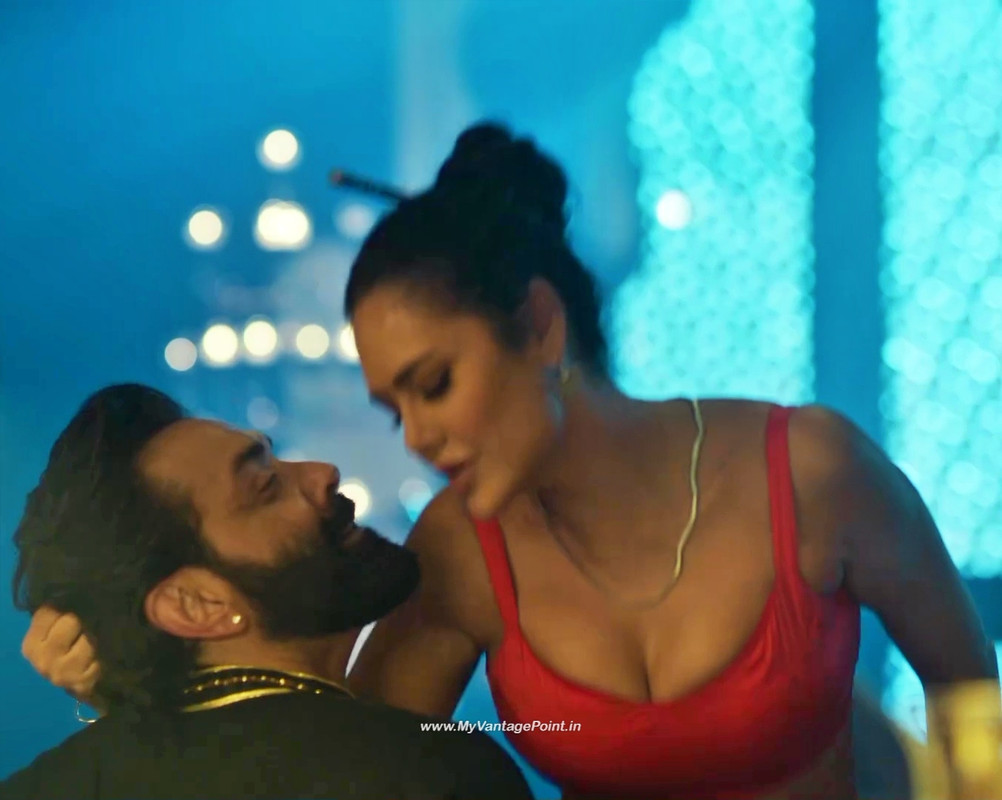 45Esha Gupta Hot in Aashram Web Series