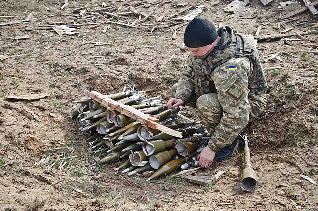 Estados Unidos comienza a entrenar a ucranianos en artillería de obuses