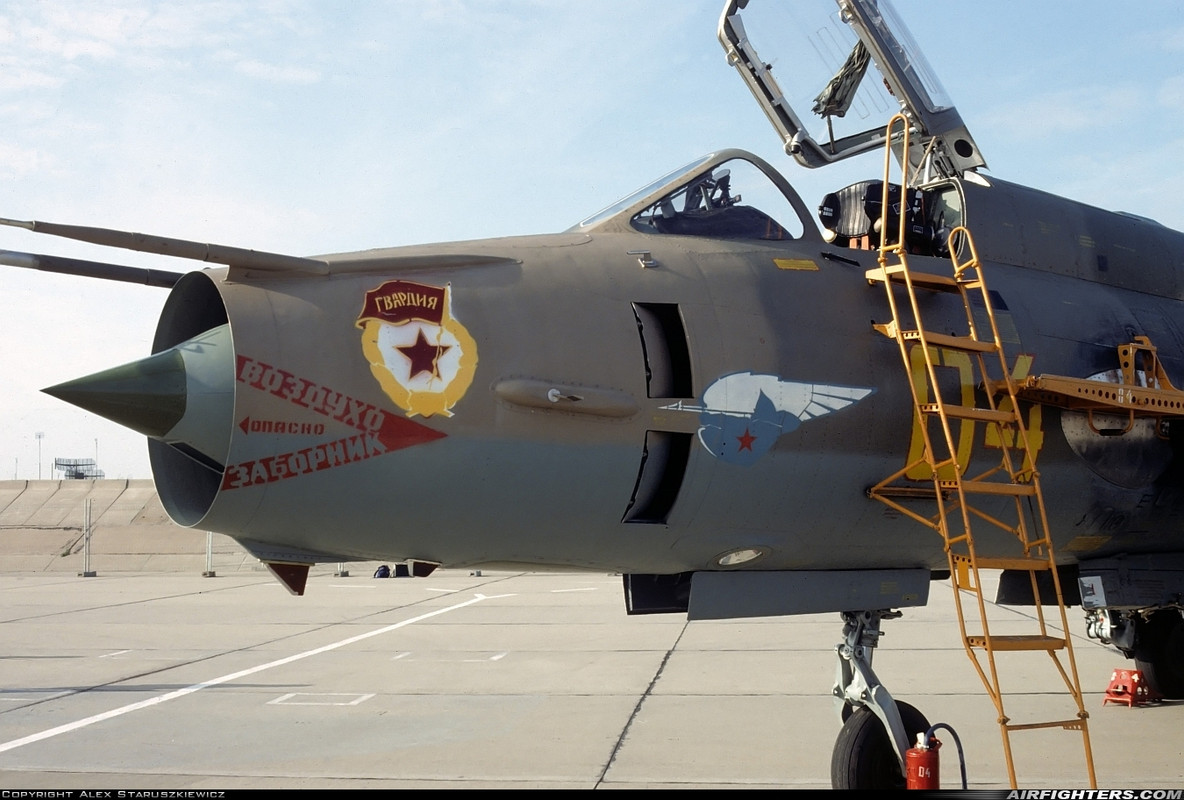 20 GvAPIB Su-17M4 04 yellow (2)a_14818, 16.08.92