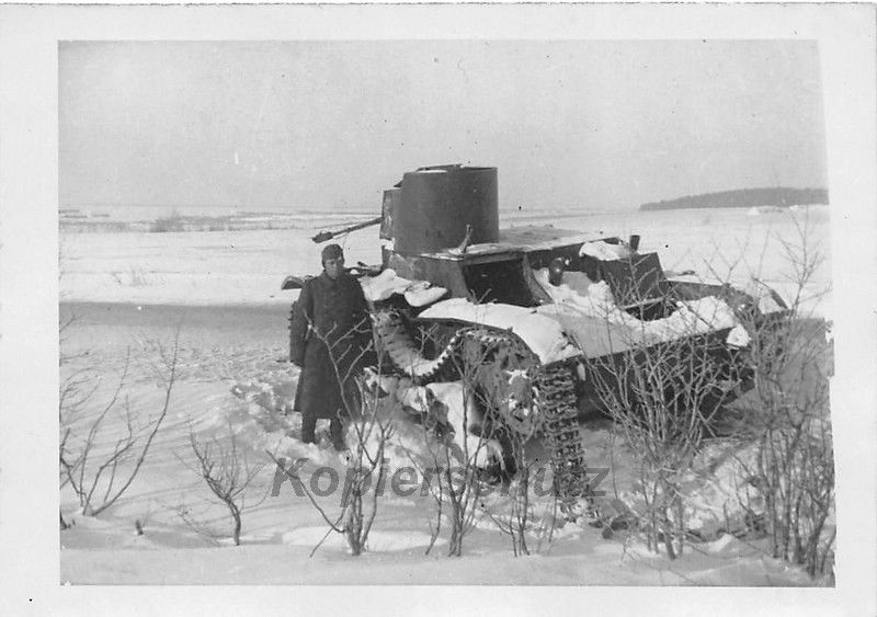 Zerstörter russische Panzer T - 26 bei Smolensk 