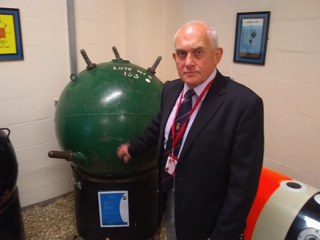 x Modelo 125 z_Martyn Holloway with recovered Argentine mine