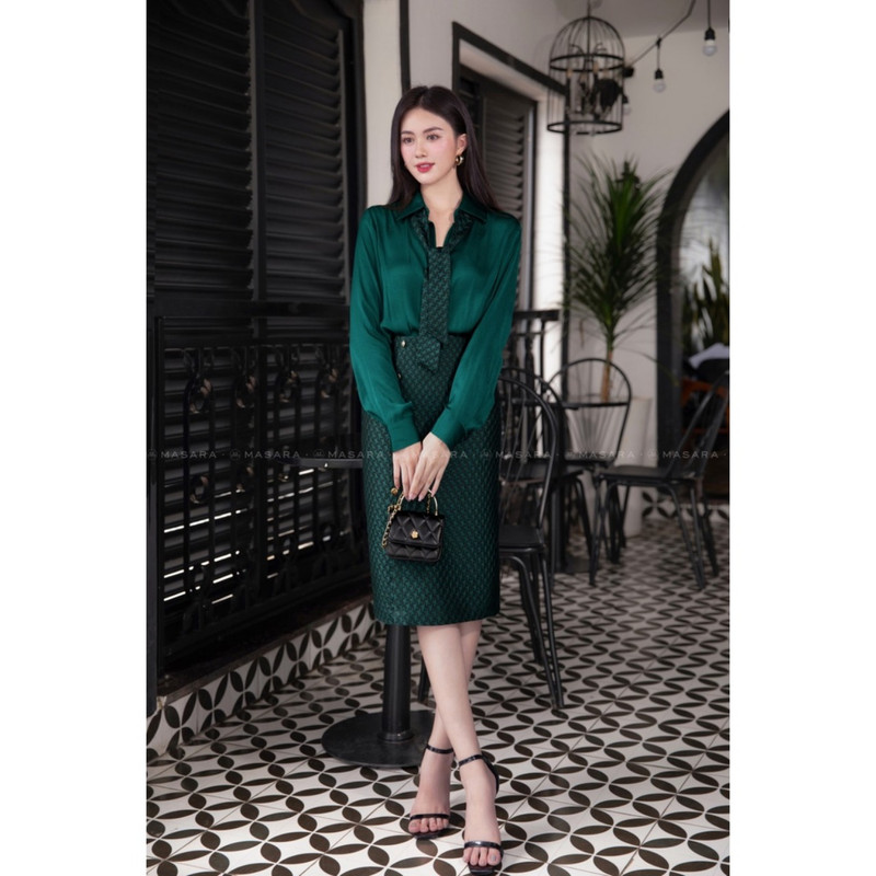 Chân váy bút chì gấm tafta ngôi sao xanh lục nút vàng_thumbnail_0