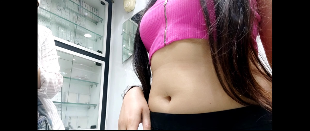 [Image: Desi-Girl-Sexy-navel-Piercing-in-Pink-To...17-274.jpg]