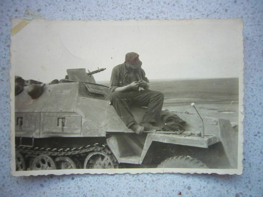 Foto WH Panzergrenadiere - SCHÜTZENPANZERWAGEN SdKfz. 251 - MG S