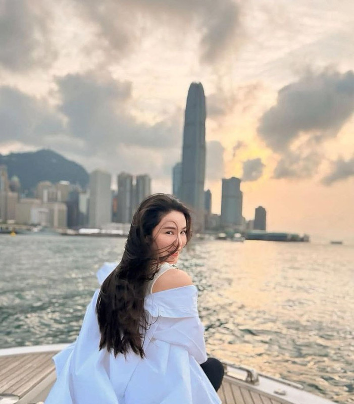 5香港中文大学 Audrey Ning 企业经理私下化身 (1)