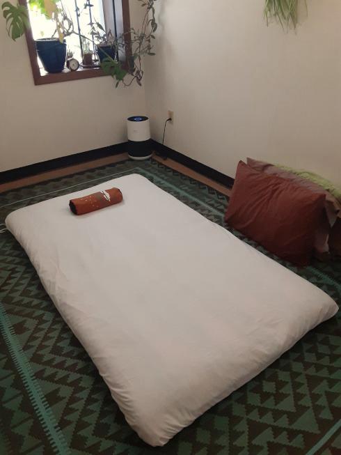 Peaceful shiatsu treatment room