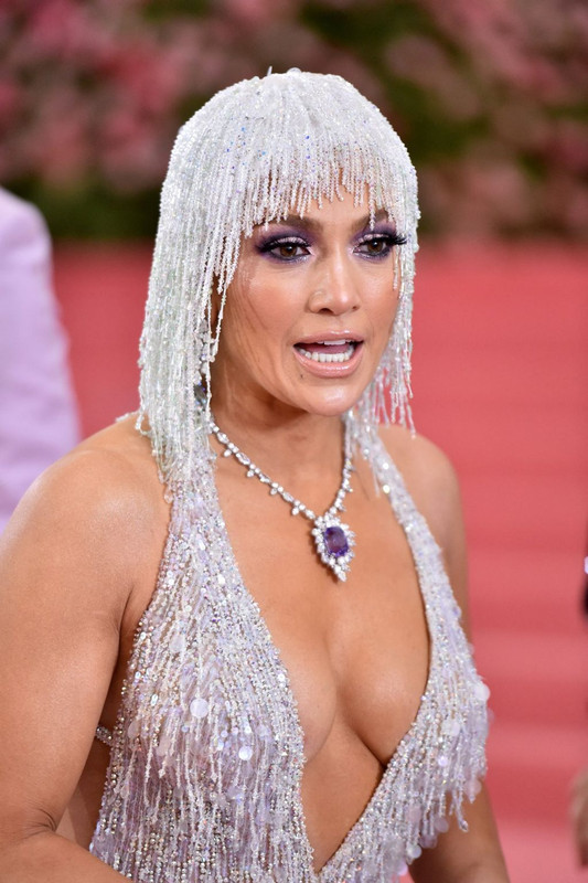 Jennifer-Lopez-UpskirtSTARS.com (16)