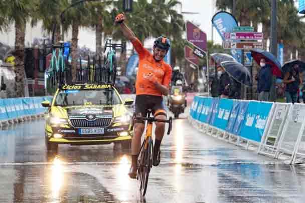 Lo spagnolo Soto si impone nella Vuelta a Murcia (foto EFE)