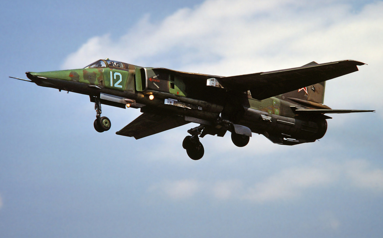 559 APIB Mig-27K 12 Blue_76802625157, Summer 1992 (2)