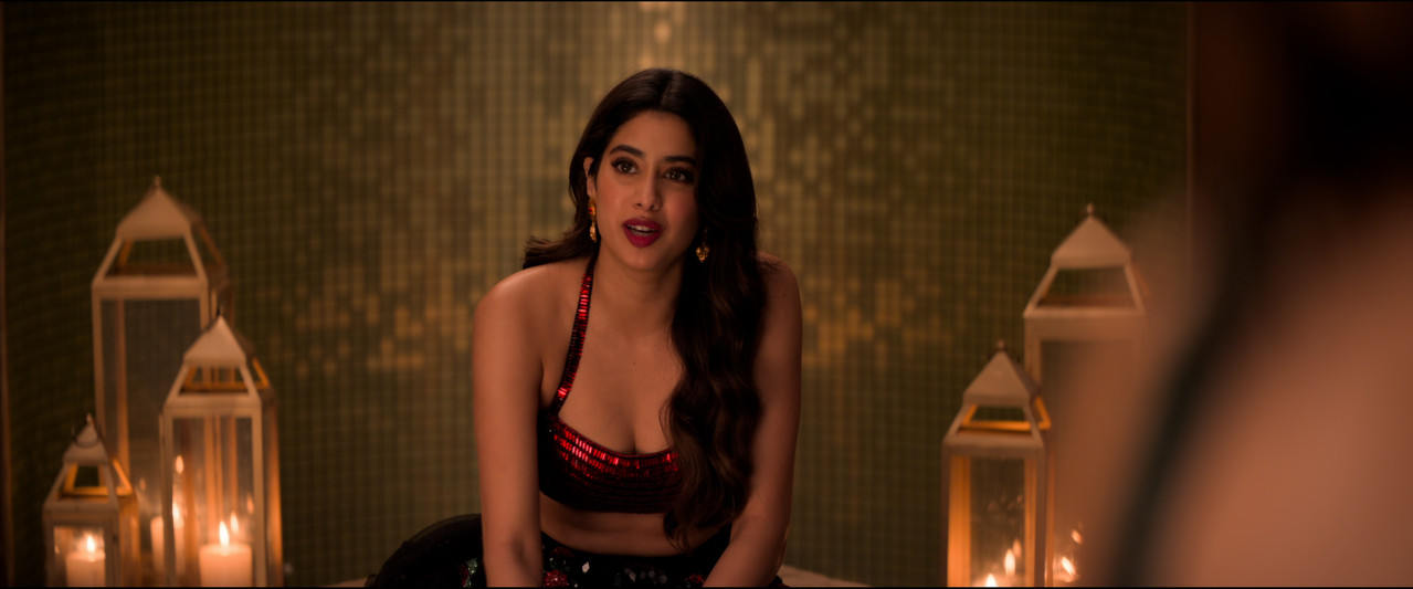 cleavage 00 00 13 06 Still003