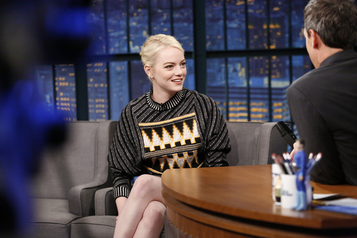 emma-stone-late-night-with-seth-meyers-new-york-