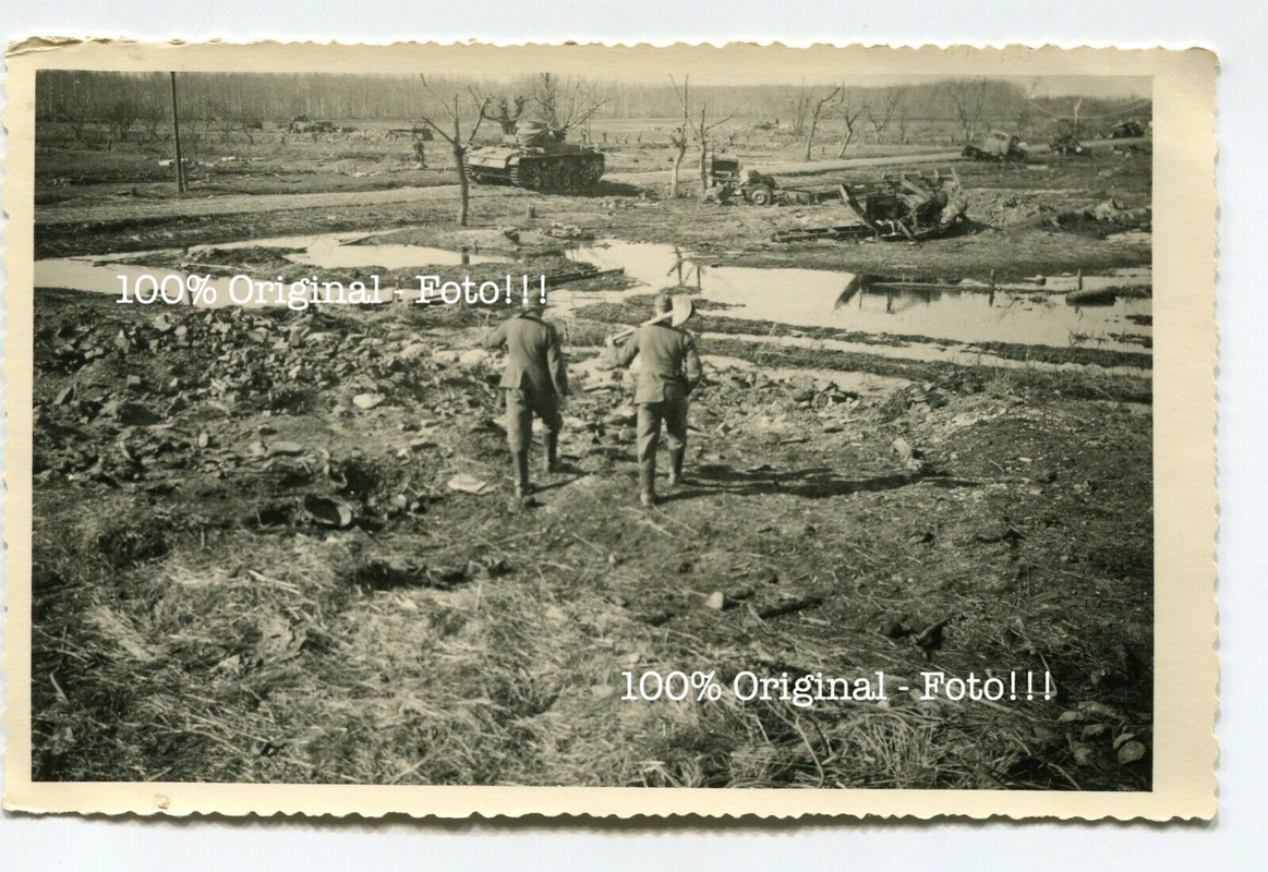 Foto Russland deutscher Panzer 3 zerstörte russische Fahrzeuge