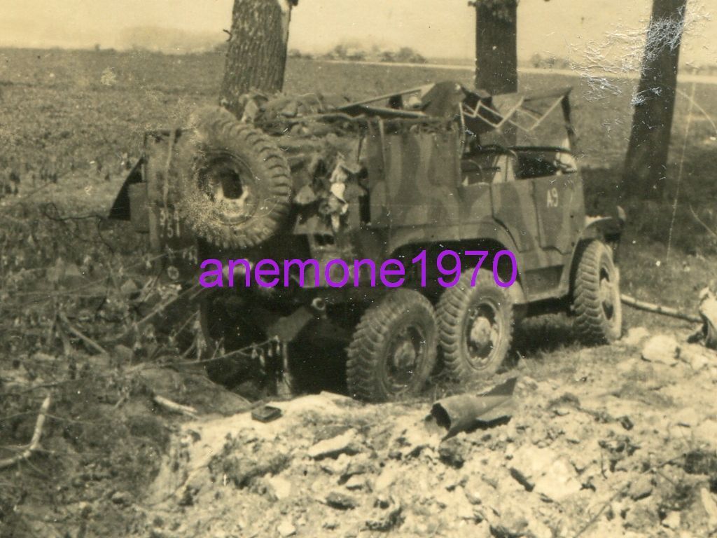 Foto, Wehrmacht, zerstörtes Fahrzeug der Belgier