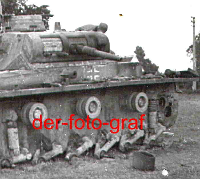 deutscher Panzer, zerstört, Soldaten, um- 1942