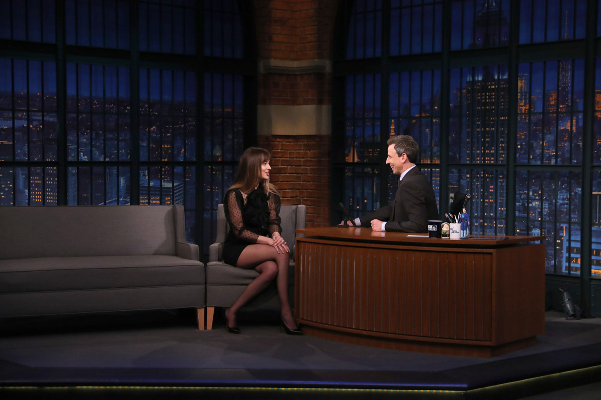 dakota-johnson-late-night-with-seth-meyers-new-york-city-january
