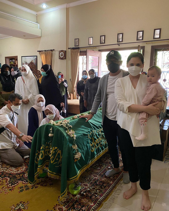 Ibu mertua Mona Ratuliu meninggal