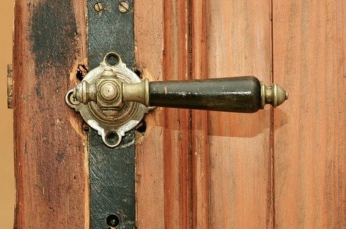 wooden-door-3293601_960_720__01