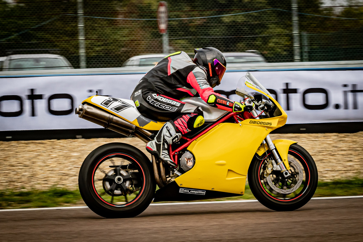 2BEE2D4A-5E70-4546-95C3-0A98312A0459