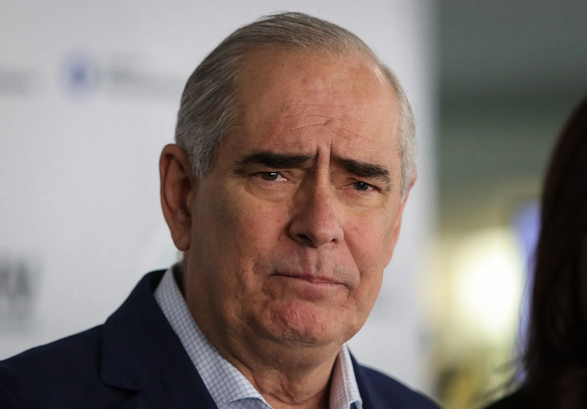 Julen RementerÃa se 'baja' de la contienda por Veracruz y cierra filas con Pepe Yunes