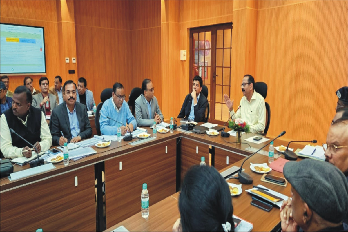 नवागत मंडलायुक्त ने सरकार की योजनाओं के क्रियान्वयन की प्रगति की औपचारिक समीक्षा बैठक