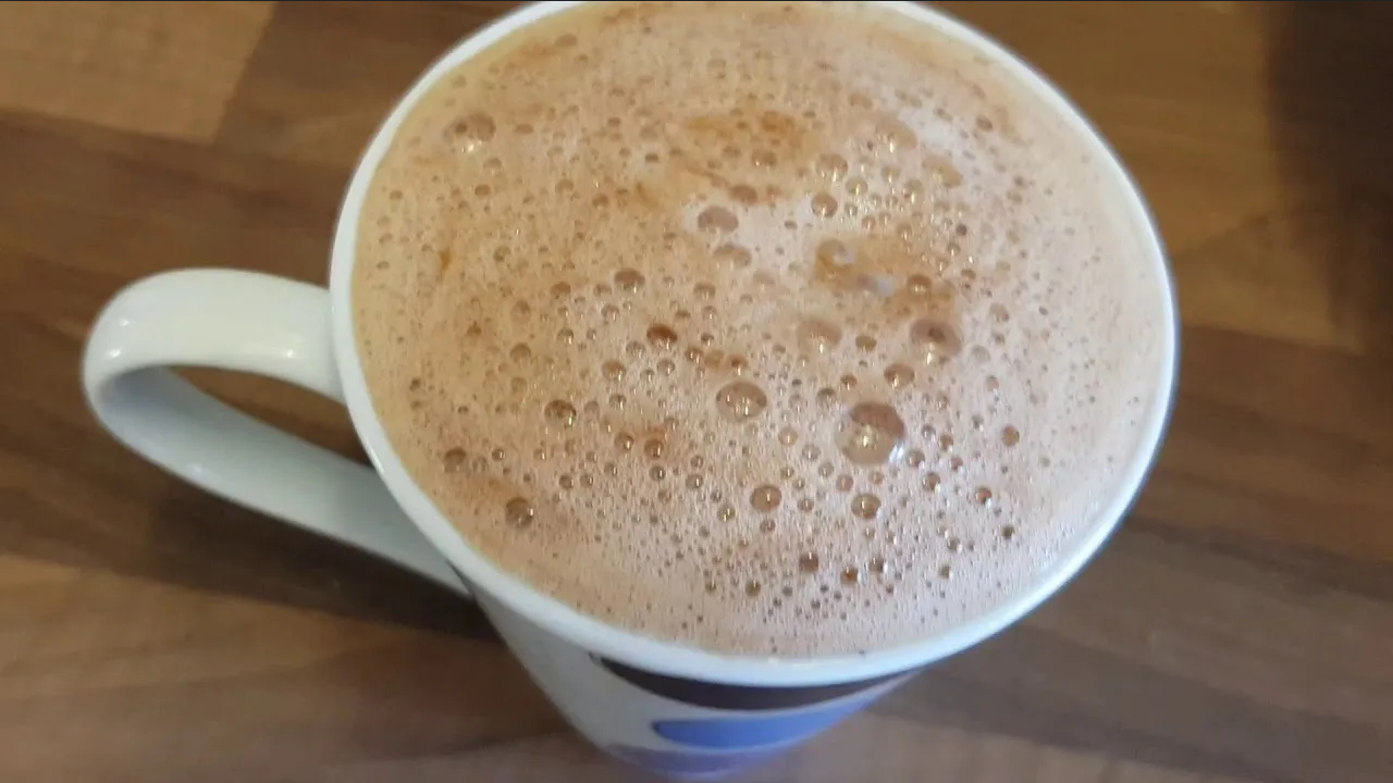 ¿Cómo preparar chocolate caliente espumoso? Aplica este truco